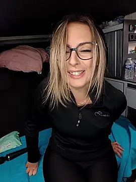 Snapshot of Jade_Emeraud chatting on December 2025 09:27:01 PM Jade Emeraud online show from December 2025 09:27:01 PM