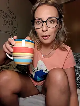 Snapshot of Jade_Emeraud chatting on December 2025 08:24:02 PM Jade Emeraud online show from December 2025 08:24:02 PM