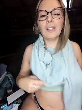 Snapshot of Jade_Emeraud chatting on February 2026 04:29:01 PM Jade Emeraud online show from February 2026 04:29:01 PM