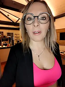 Snapshot of Jade_Emeraud chatting on November 2025 07:57:01 PM Jade Emeraud online show from November 2025 07:57:01 PM