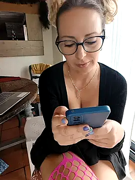 Snapshot of Jade_Emeraud chatting on December 2025 03:11:02 PM Jade Emeraud online show from December 2025 03:11:02 PM