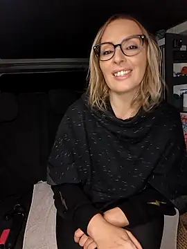 Snapshot of Jade_Emeraud chatting on November 2025 08:53:02 PM Jade Emeraud online show from November 2025 08:53:02 PM