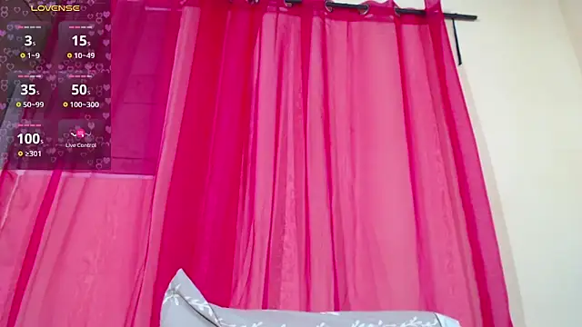 Snapshot of RominaFiore_ chatting on January 2025 11:10:02 PM RominaFiore online show from January 2025 11:10:02 PM