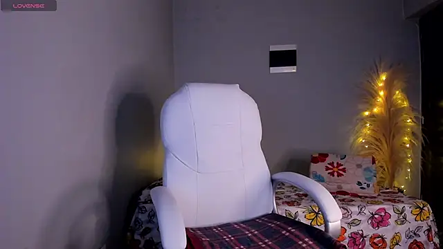 DollyWalker online show from March 2025 10:08:01 PM