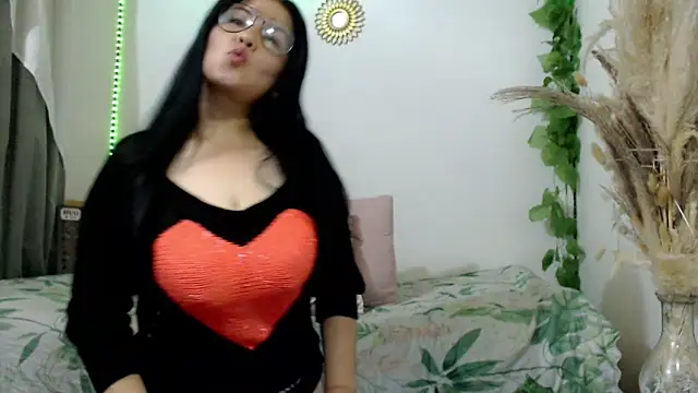 Snapshot of Donniia chatting on June 2026 10:18:02 PM Donniia online show from June 2026 10:18:02 PM