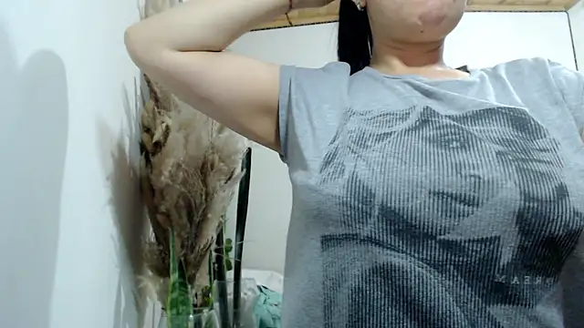 Donniia online show from May 2026 01:31:02 AM