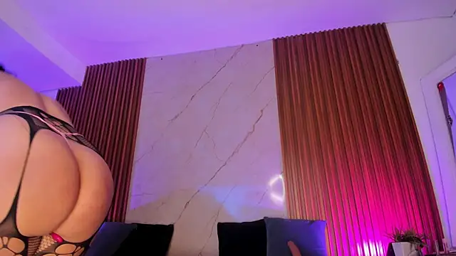 Emiilycollins online show from February 2025 09:54:02 PM