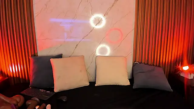 Emiilycollins online show from February 2025 08:57:01 PM