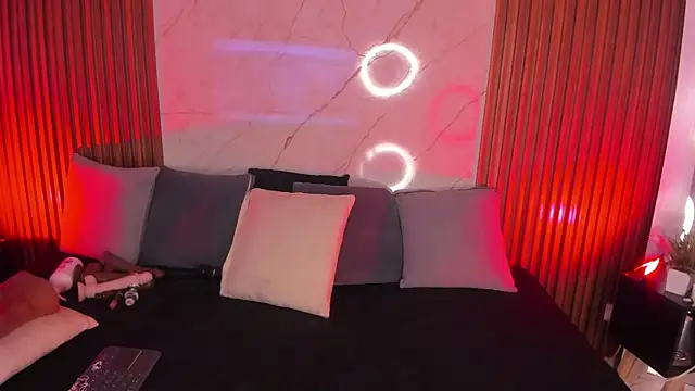Emiilycollins online show from March 2025 10:43:02 PM