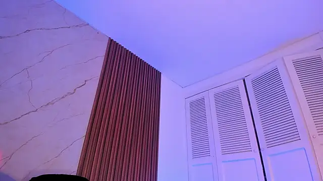 Emiilycollins online show from December 2025 05:47:02 PM