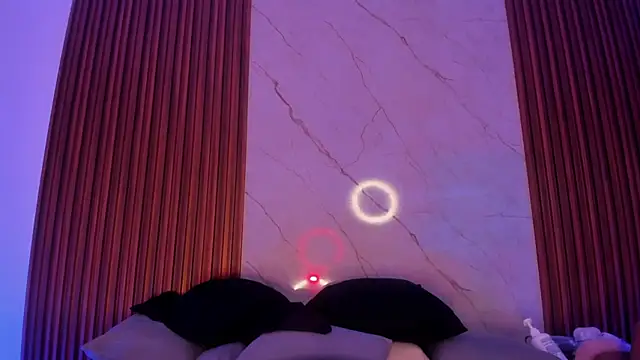 Snapshot of Emiilycollins chatting on December 2025 02:10:02 AM Emiilycollins online show from December 2025 02:10:02 AM