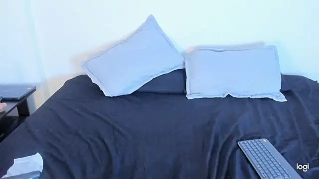 Snapshot of blue_and_peter chatting on January 2026 06:28:01 AM blue and peter online show from January 2026 06:28:01 AM