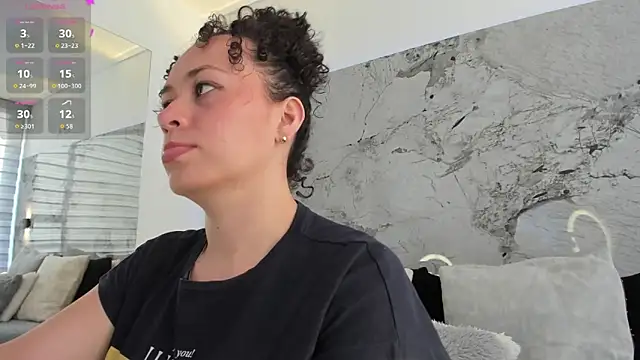 Snapshot of LIZ_HOLMES chatting on November 2025 12:00:02 PM LIZ HOLMES online show from November 2025 12:00:02 PM