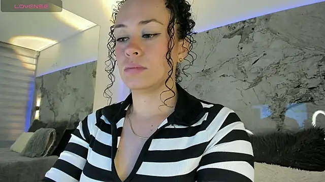 LIZ HOLMES online show from October 2025 10:49:01 AM