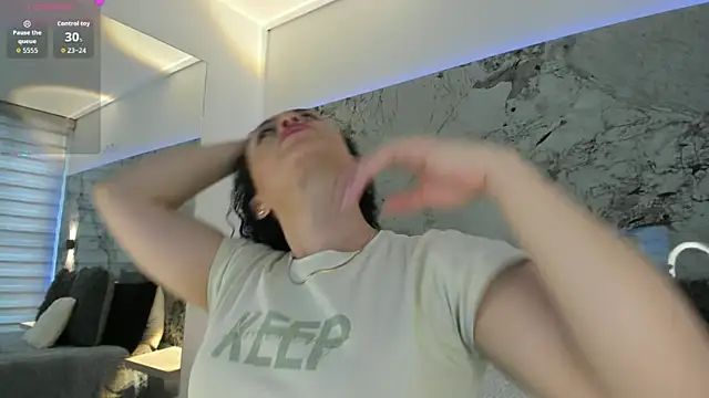 LIZ HOLMES online show from October 2025 11:33:02 AM
