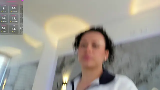 LIZ HOLMES online show from October 2025 12:39:01 PM