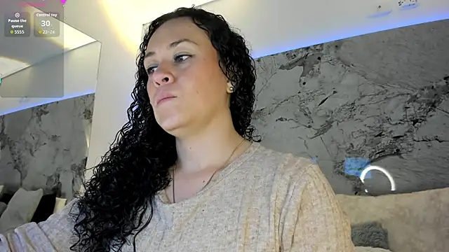 Snapshot of LIZ_HOLMES chatting on November 2025 10:48:02 AM LIZ HOLMES online show from November 2025 10:48:02 AM