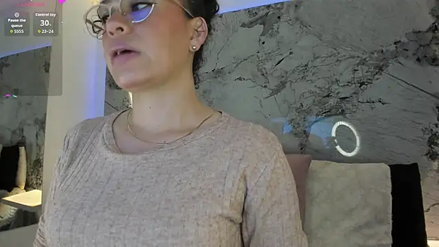 LIZ HOLMES online show from December 2025 10:52:01 AM