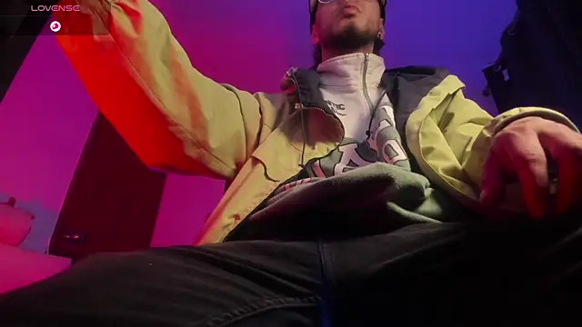 s sven03 online show from December 2025 01:42:01 AM