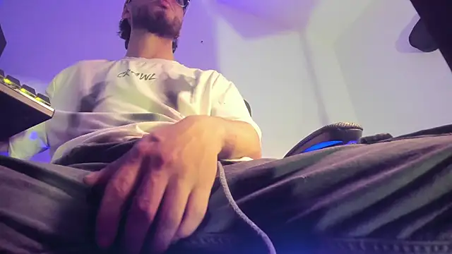 s sven03 online show from November 2025 02:01:03 AM