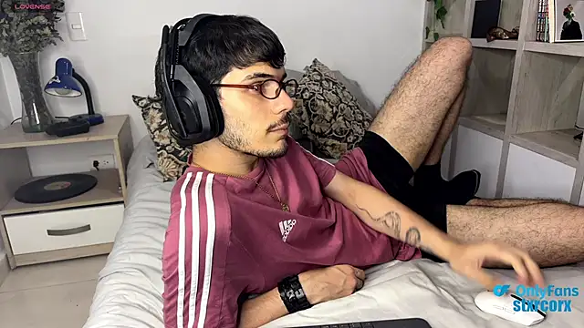 Snapshot of ilytheo chatting on February 2025 02:47:02 AM ilytheo online show from February 2025 02:47:02 AM