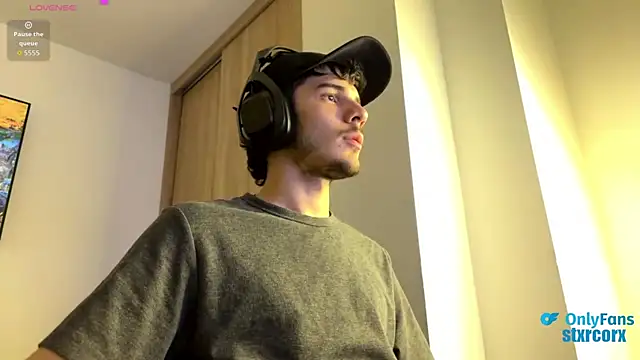 Snapshot of ilytheo chatting on October 2025 07:32:01 AM ilytheo online show from October 2025 07:32:01 AM