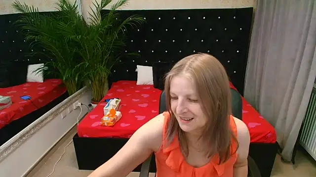 Lilly hott online show from November 2025 07:03:02 PM