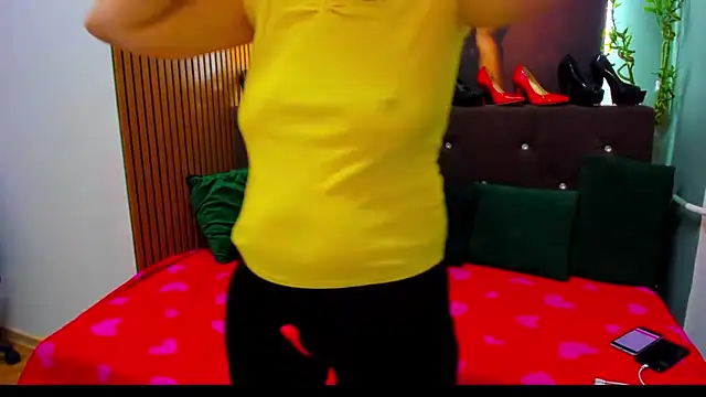 Lilly hott online show from October 2025 05:57:02 PM