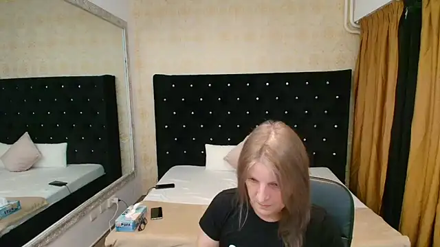 Lilly hott online show from November 2025 07:51:01 PM