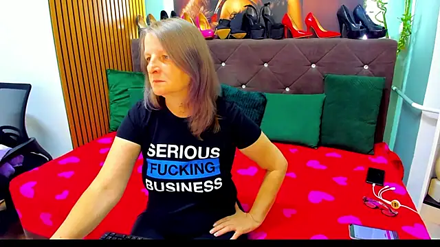 Lilly hott online show from October 2025 06:20:01 PM