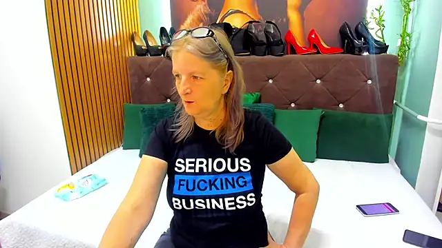 Lilly hott online show from September 2025 06:11:01 PM