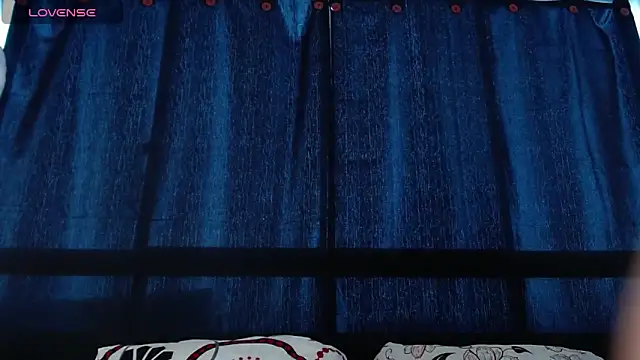 MiaStor online show from November 2025 08:42:01 PM