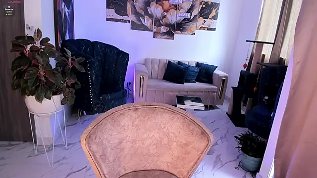 pretty pettite online show from February 2026 07:10:02 PM