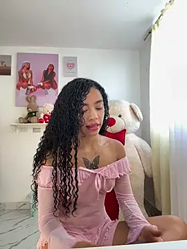 Snapshot of pretty_pettite chatting on May 2026 03:34:02 PM pretty pettite online show from May 2026 03:34:02 PM