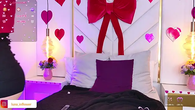 Flor delunaa online show from February 2026 01:00:01 PM