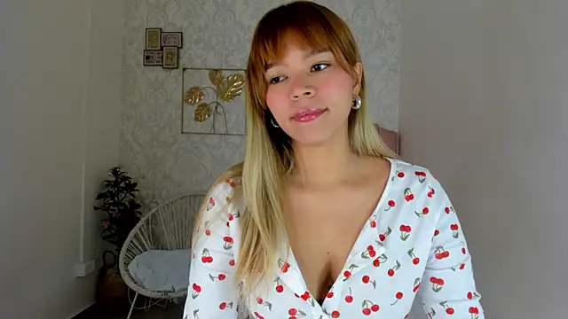 Snapshot of Adria_ross chatting on December 2025 03:03:02 PM Adria ross online show from December 2025 03:03:02 PM