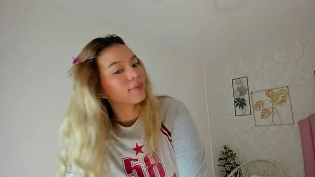 Snapshot of Adria_ross chatting on November 2025 01:26:01 PM Adria ross online show from November 2025 01:26:01 PM