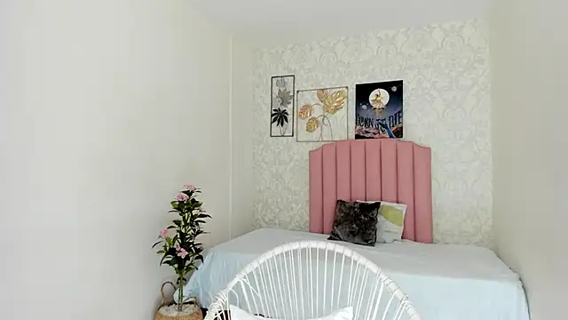 Adria ross online show from October 2025 12:26:02 PM