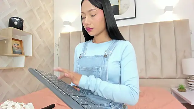 Anniie Queen online show from December 2025 04:36:02 AM