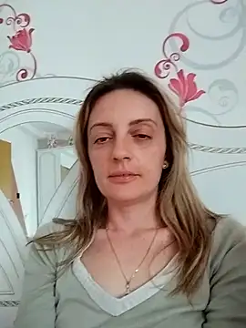 SophyGirl online show from March 2026 01:00:01 PM