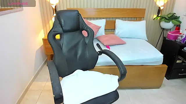 luciana ballesteros  online show from March 2026 12:22:02 PM