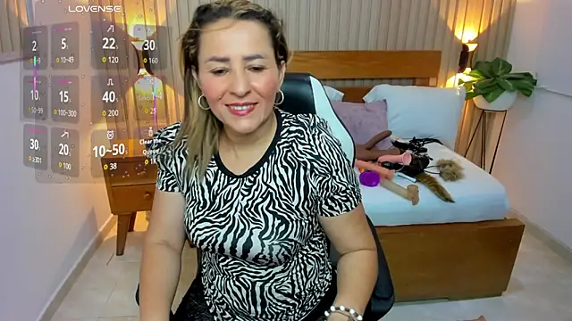 Snapshot of luciana_ballesteros_ chatting on May 2026 12:00:01 PM luciana ballesteros online show from May 2026 12:00:01 PM