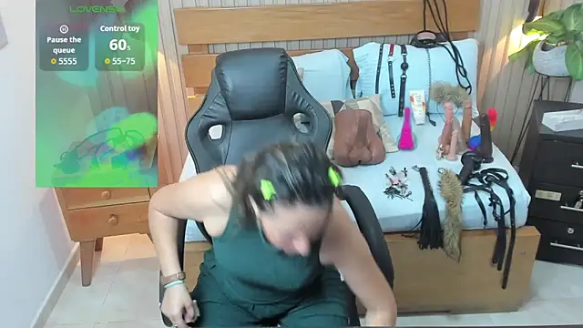 luciana ballesteros  online show from October 2025 12:39:02 PM