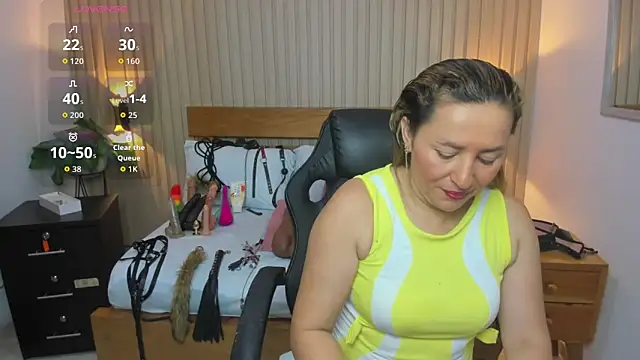 luciana ballesteros  online show from December 2025 01:03:02 PM