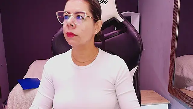 Snapshot of RamonaSimons chatting on November 2025 05:39:02 PM RamonaSimons online show from November 2025 05:39:02 PM