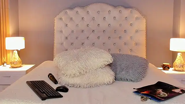 Snapshot of RamonaSimons chatting on October 2025 08:08:02 PM RamonaSimons online show from October 2025 08:08:02 PM