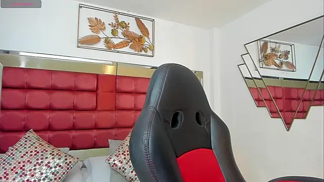 FaloonRoussel online show from November 2025 07:07:01 PM