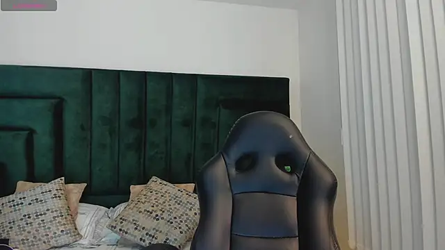 FaloonRoussel online show from November 2025 06:11:02 PM