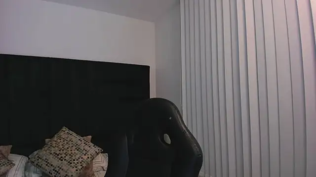 FaloonRoussel online show from November 2025 05:49:02 PM