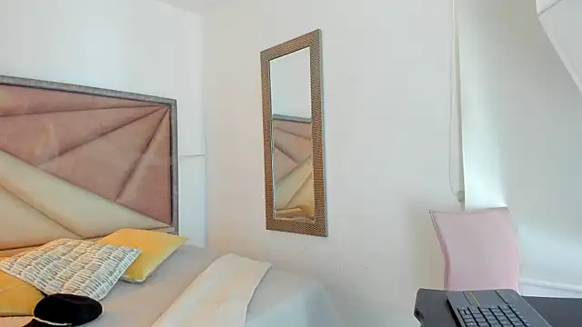 FaloonRoussel online show from January 2026 06:12:01 PM